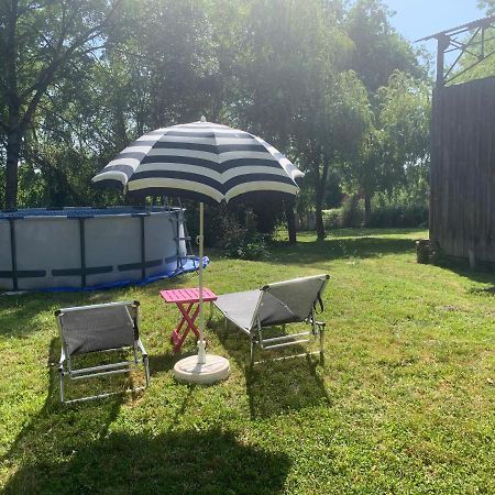 Chambres D'Hotes La Chaumiere Coulonges  Екстериор снимка
