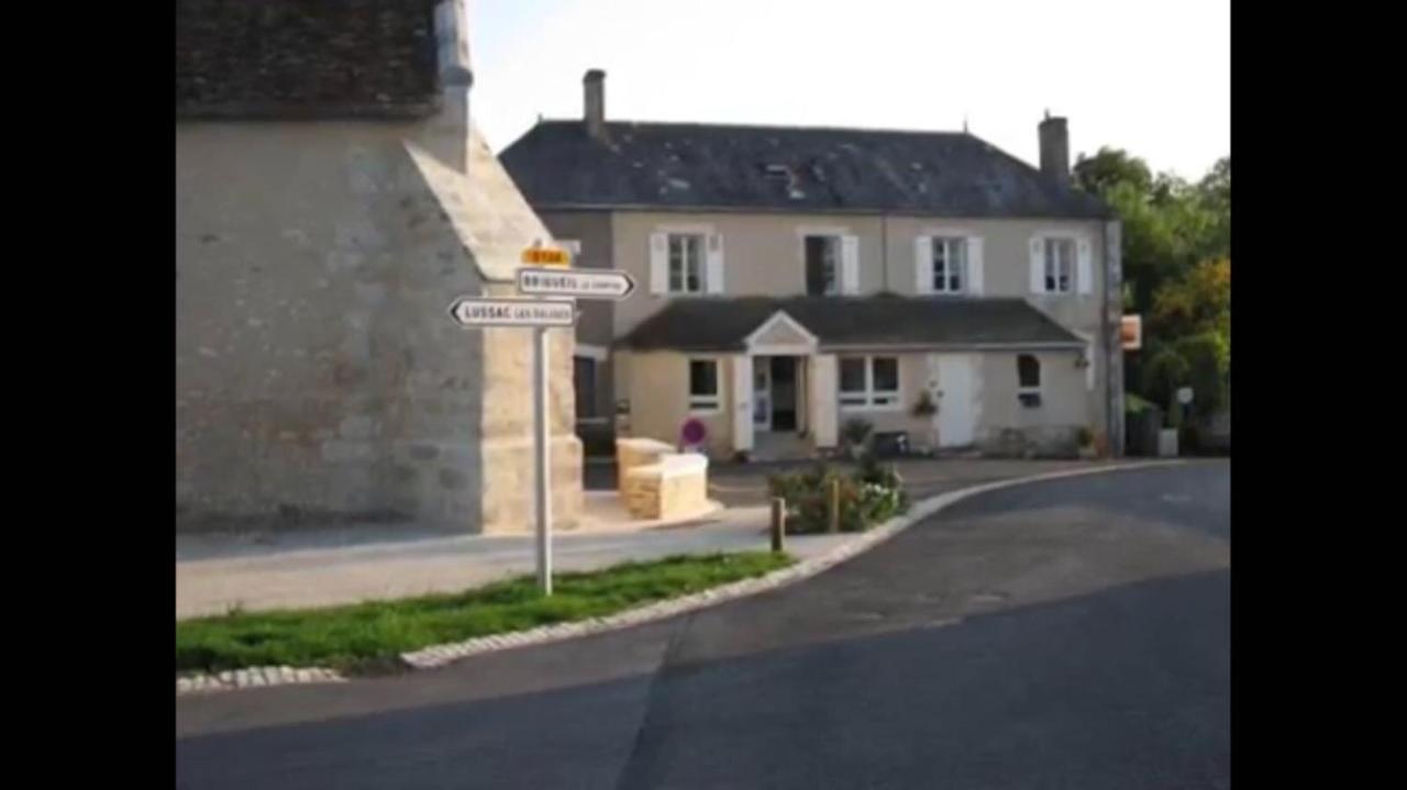 Chambres D'Hotes La Chaumiere Coulonges  Екстериор снимка